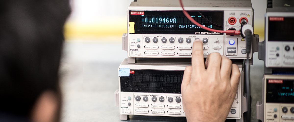 User adjusting a lockin amplifier