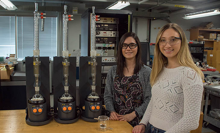 Martha Chacón-Patiño (left) and Sydney Niles at the MagLab.